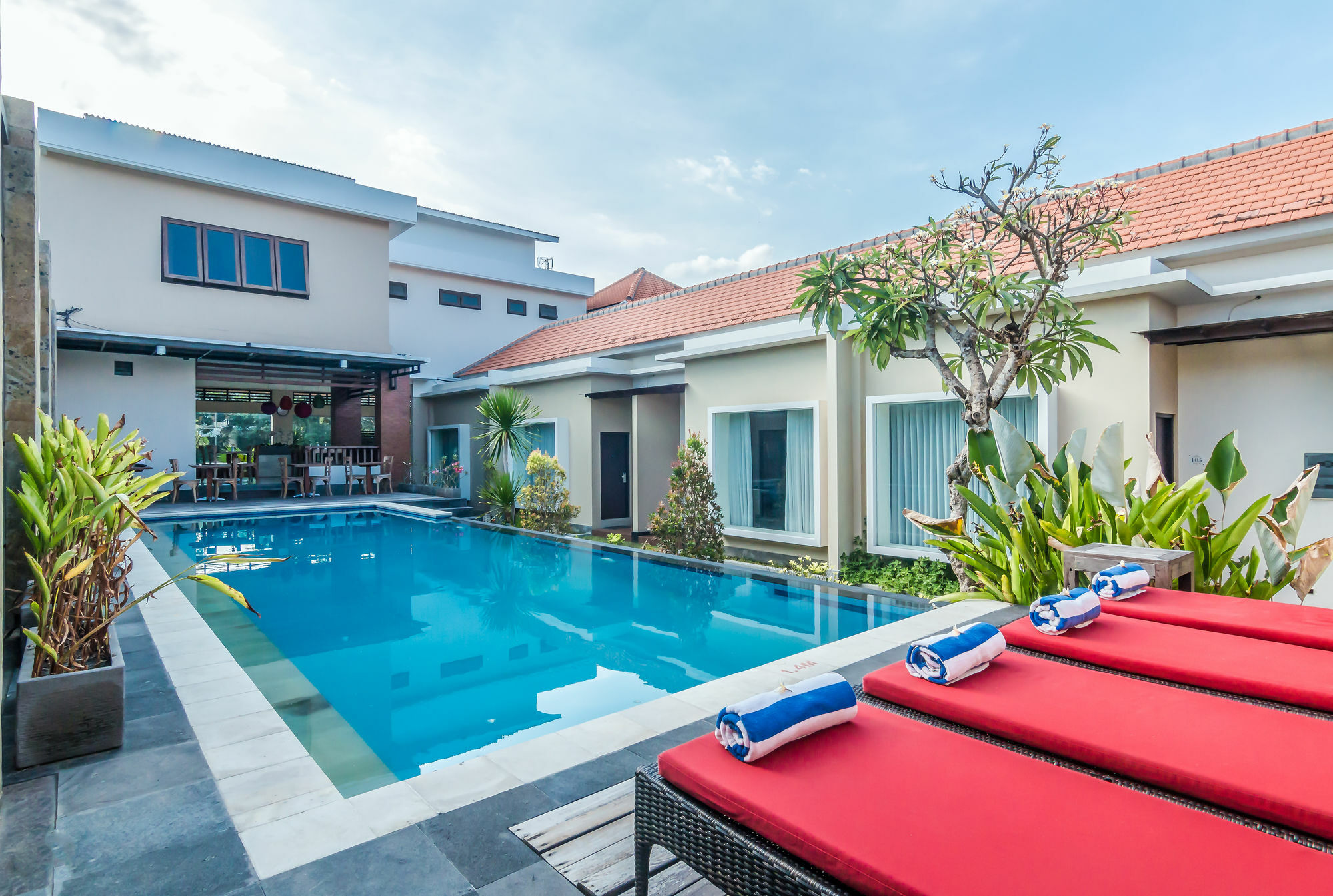 Hotel Zen Premium Seminyak Eka Laweya Exterior foto